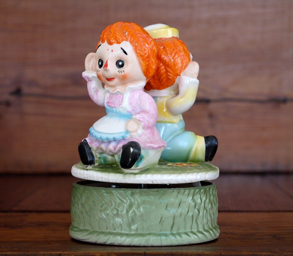 SALE 1960s Raggedy Ann and Andy Music Box // Vintage Raggedy