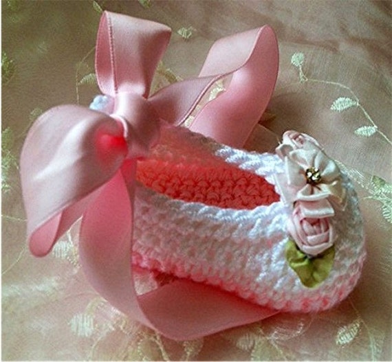 Crochet Baby Booties Ballet Slipper by TippyToesBabyDesigns