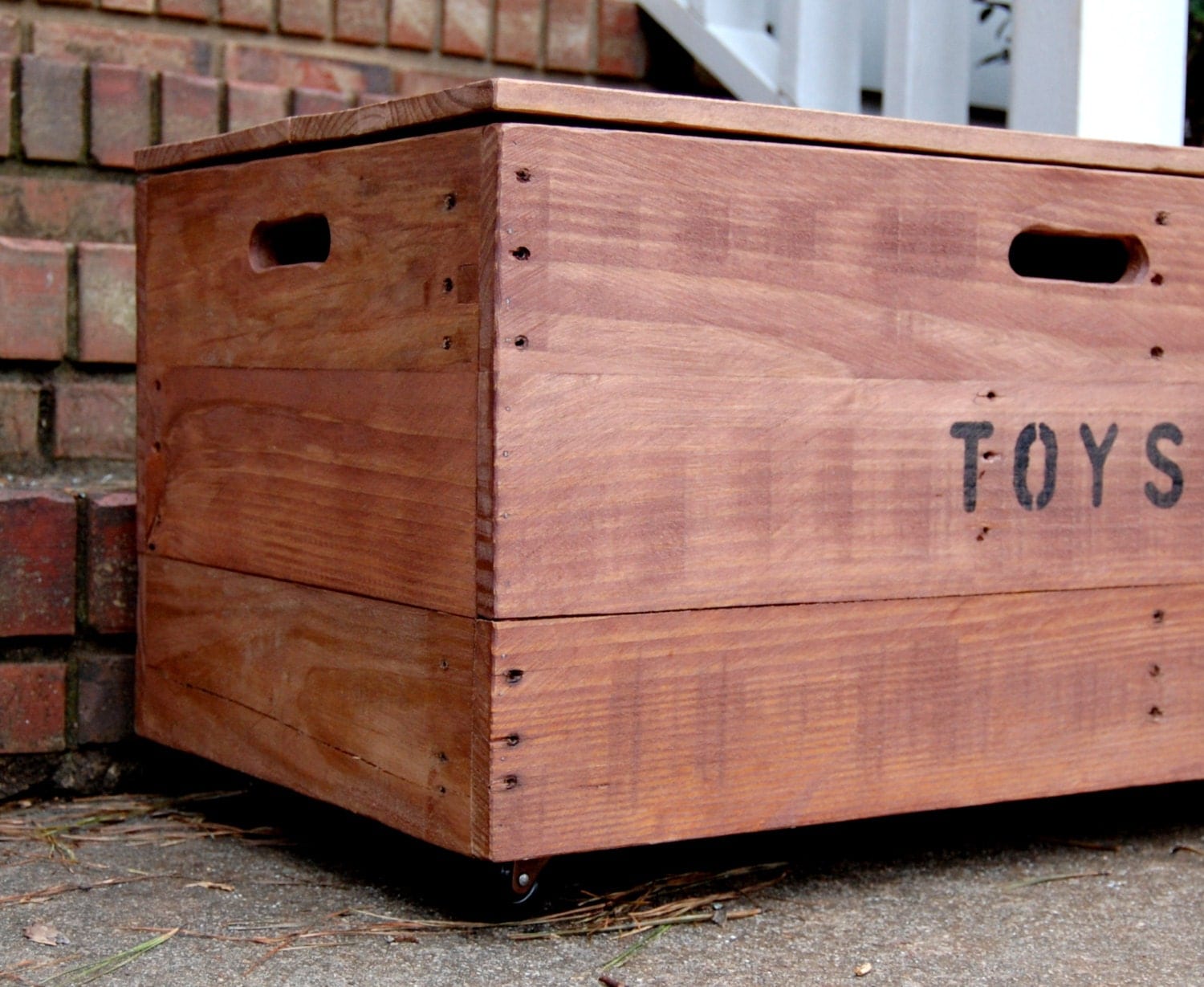 reclaimed wood toy chest