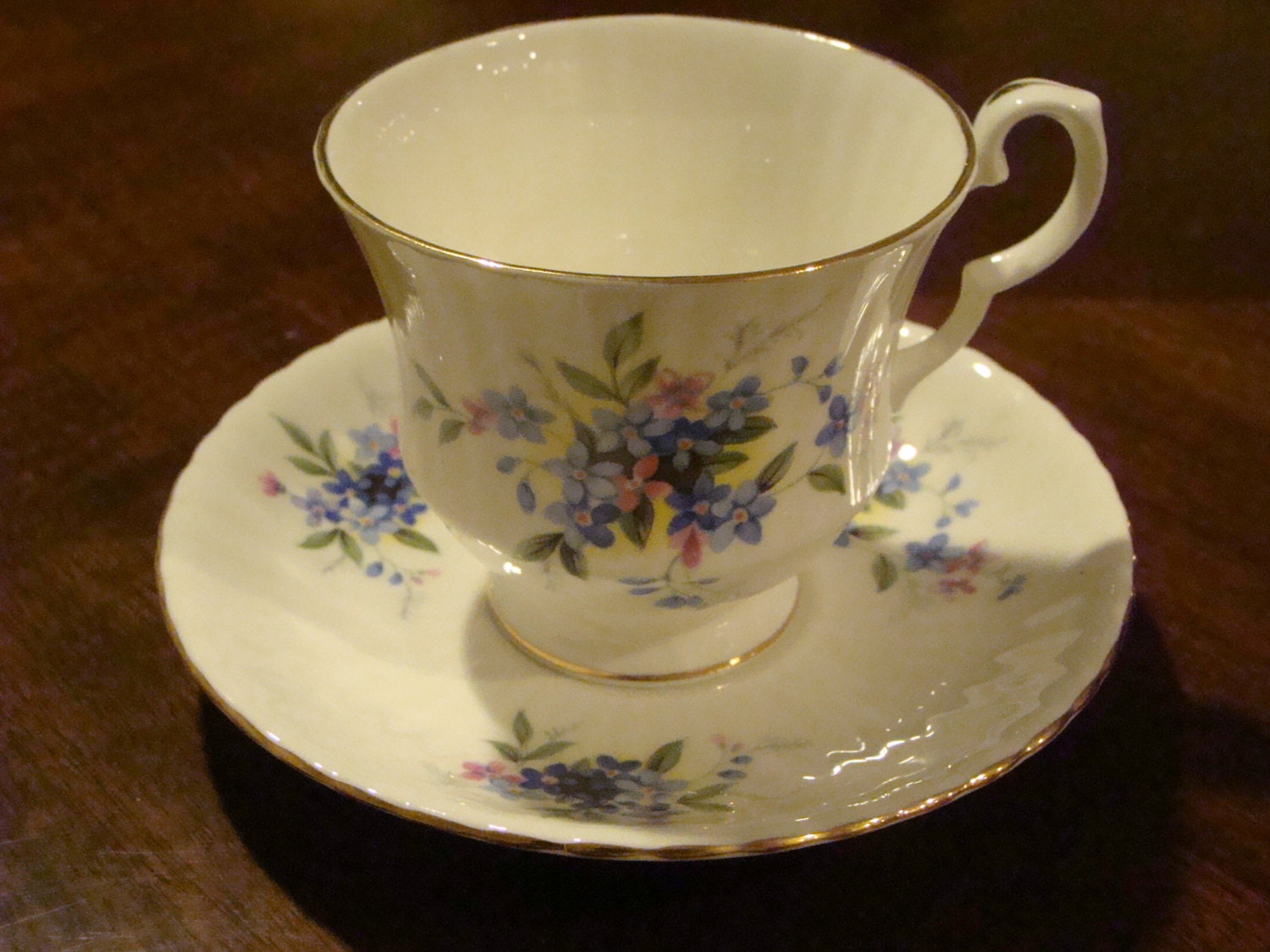 Royal Windsor Fine Bone China Tea Cup by JewelsLittleThings