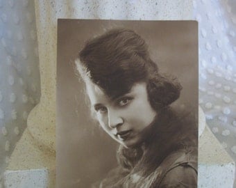 Circa 1920 Photo of a Beautiful Young Woman