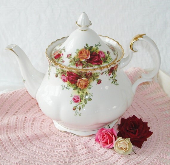 Royal Albert Old Country Roses Teapot First Quality 1962-1973