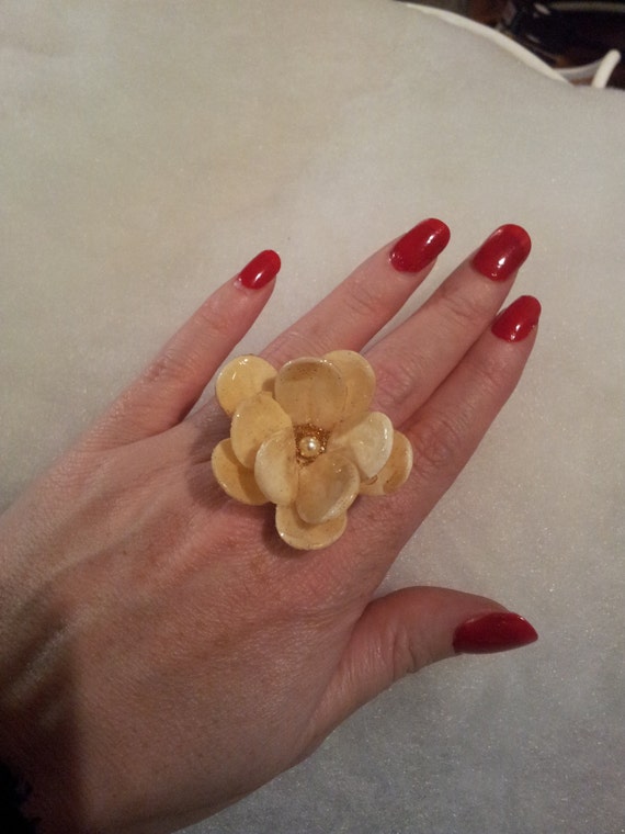 Handmade Gorgeous Melt Pot Resin Deep Cream Flower Ring - With Adjustable Shank