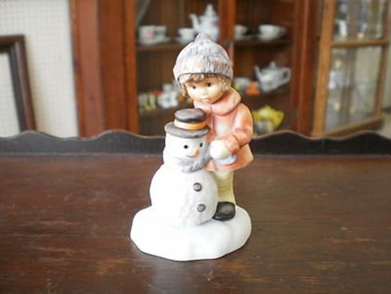 Berta Hummel Figurine A Gift for Snowman