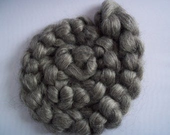 Gotland Spinning Fiber, Gray,Top/ Roving 100g / 3.5oz,