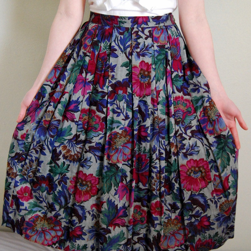 Vtg High Waisted Floral Patterned Maxi Skirt // by Retronomie