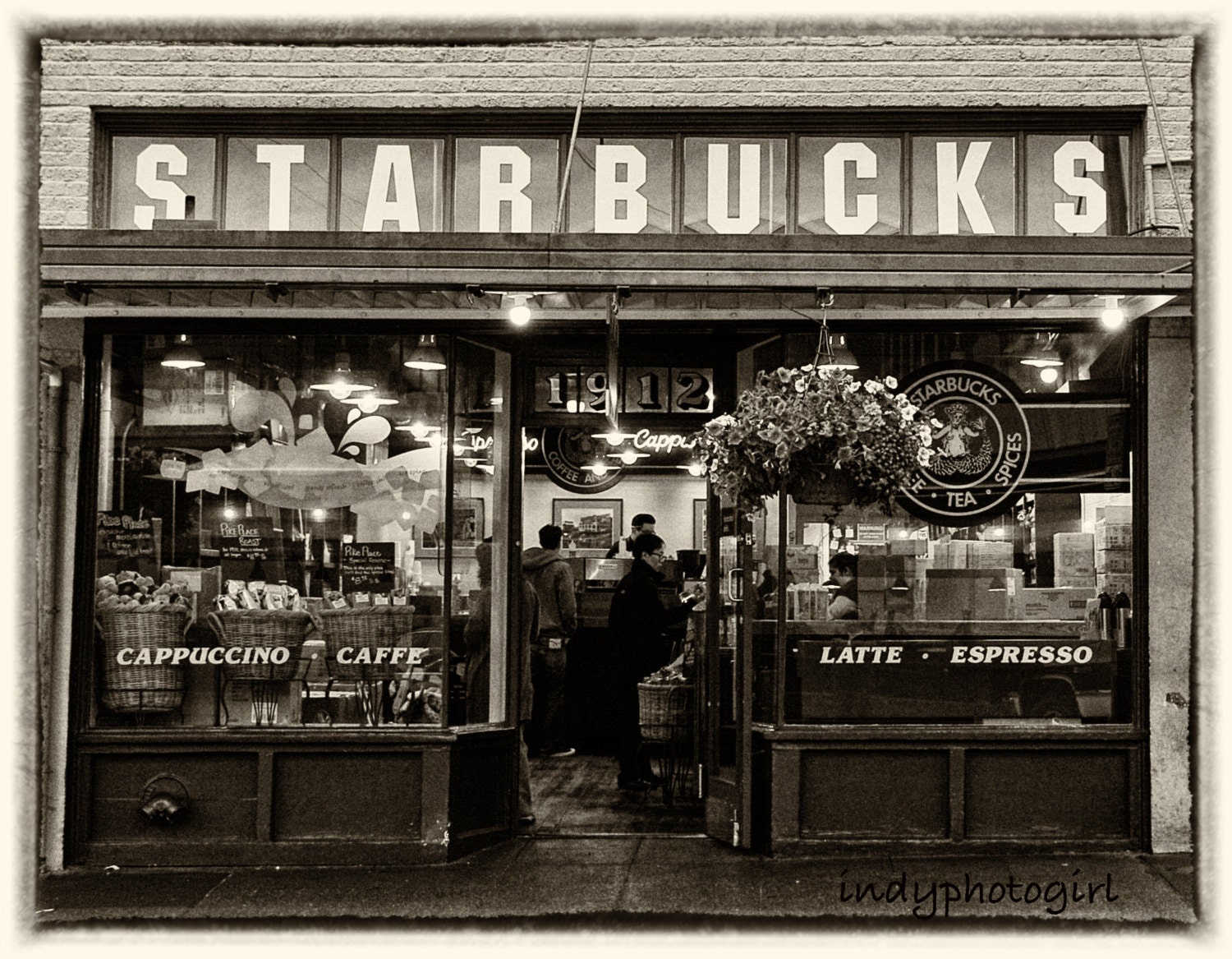 where is the 1st starbucks in seattle
