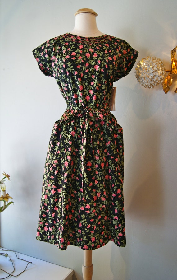 1950s Dress // Vintage 50s Swirl Rose Print Wrap Dress in Pink