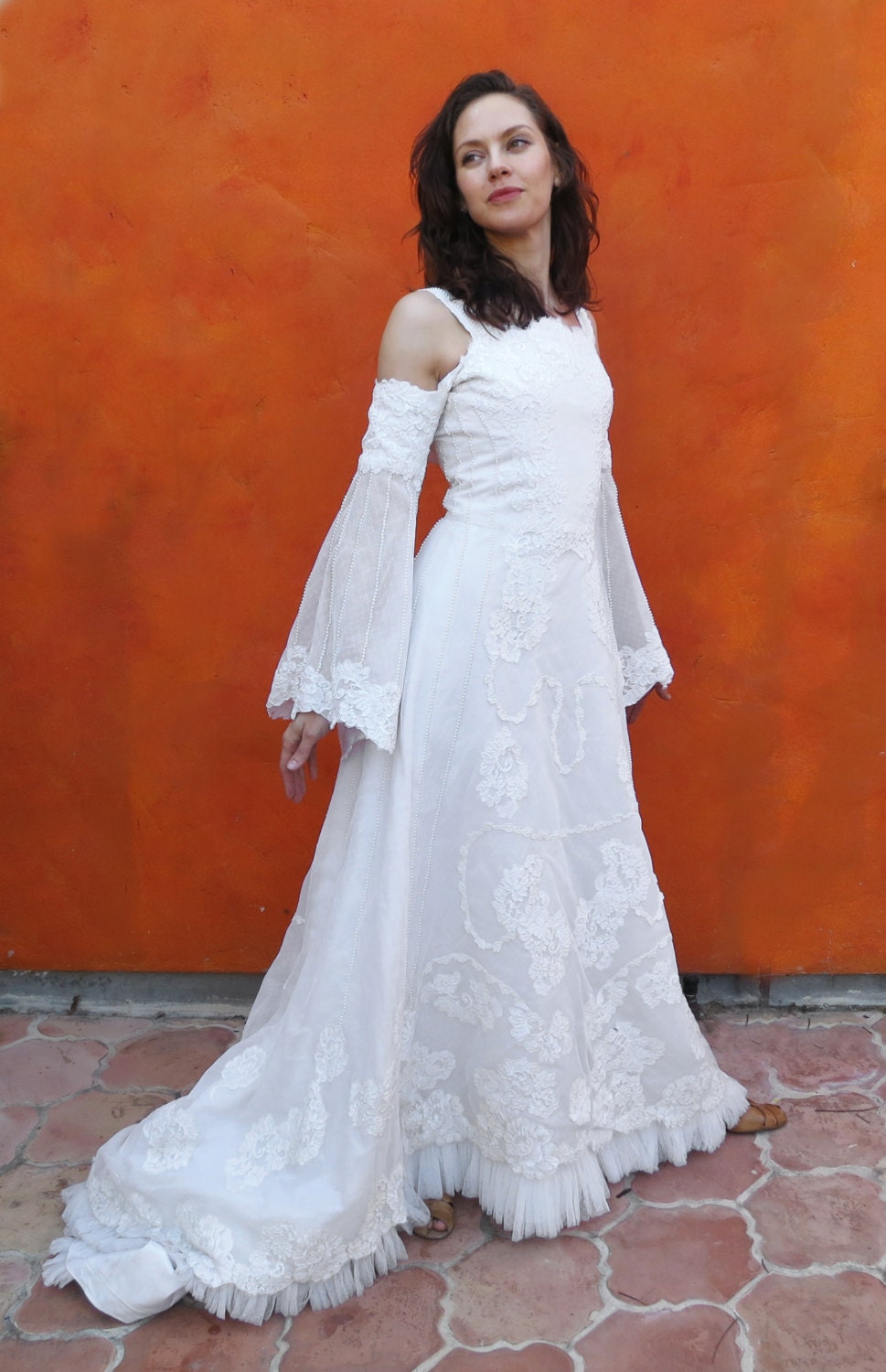 Hook up wedding dress train-in-Mangone
