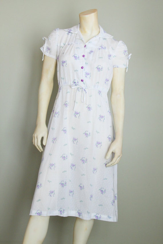 Vintage 1980's Cream Ivory White Sheer Lightweight Floral Cinched Sleeve Buttondown Midi Day Dress