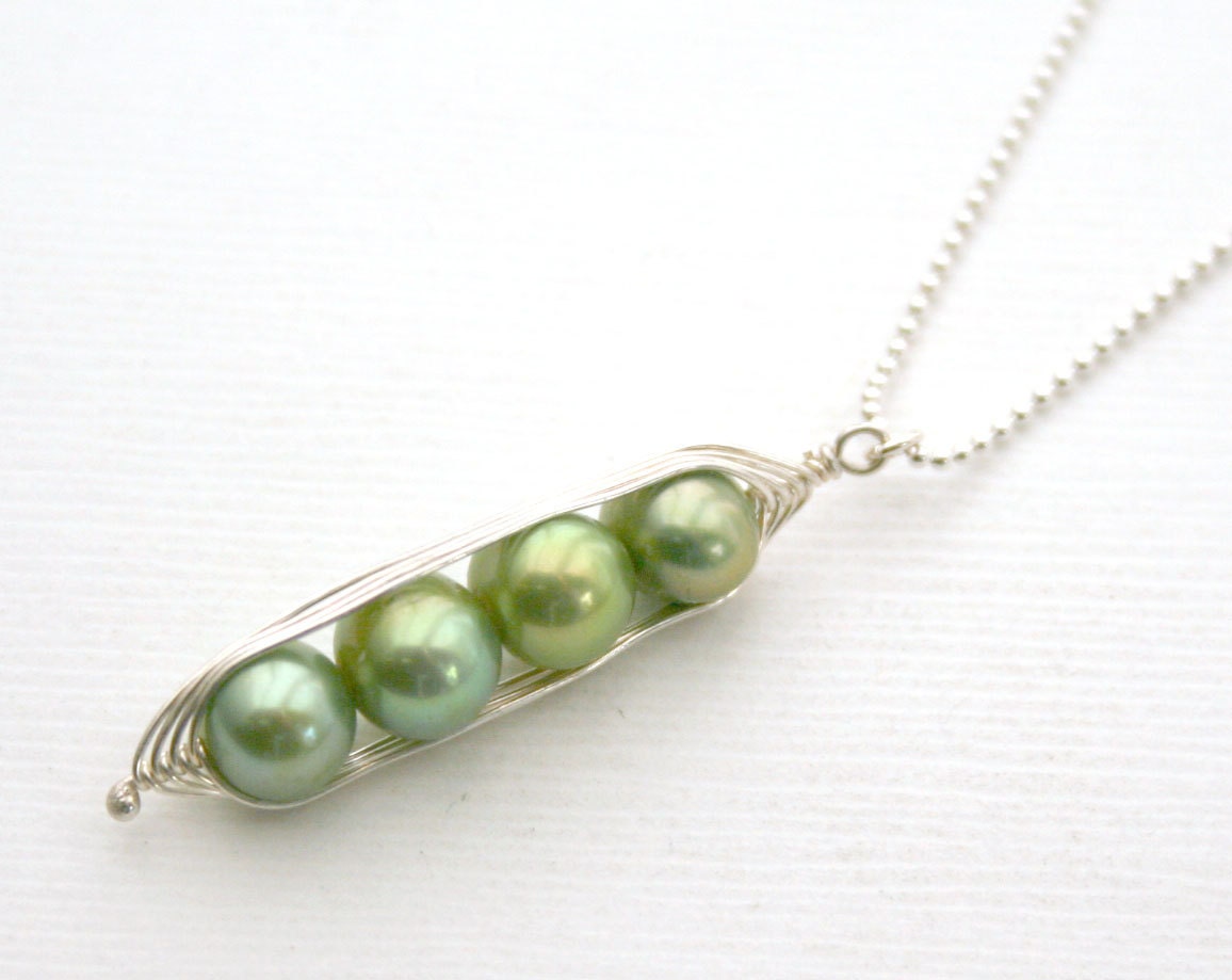 Peapod necklace. Four peas in a pod with green by LuckyAccessories