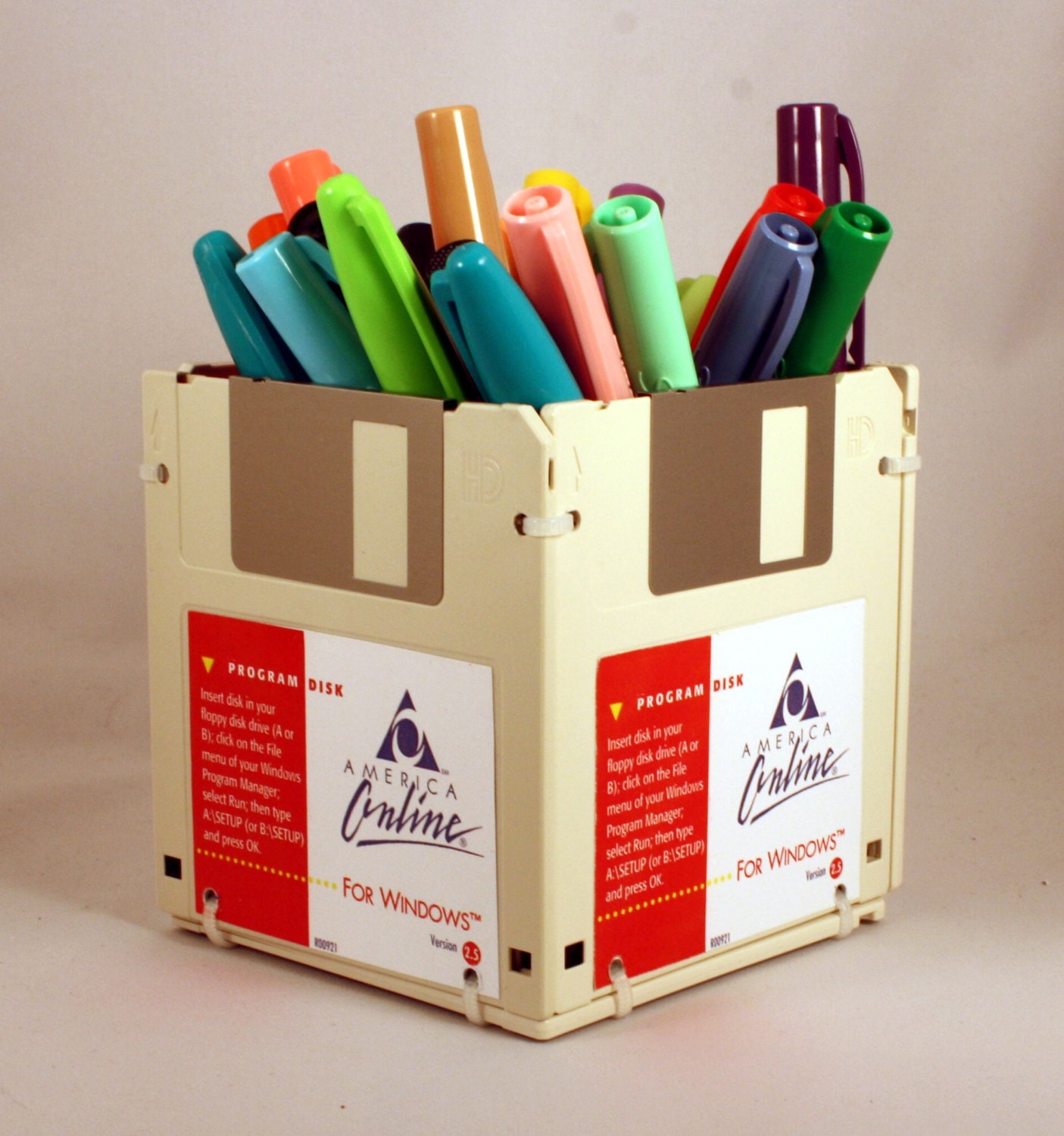 AOL 2.5 Floppy Disk Pen and Pencil Holder WHITE