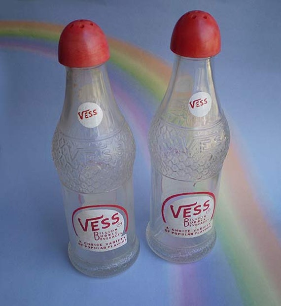 Vintage 50s Vess Salt Pepper Shakers Billion Bubble by TheSpectrum
