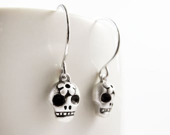 Very tiny Day of the Dead earrings, sugar skull earrings, Día de los Muertos earrings, Halloween, calaveras earrings sterling silver