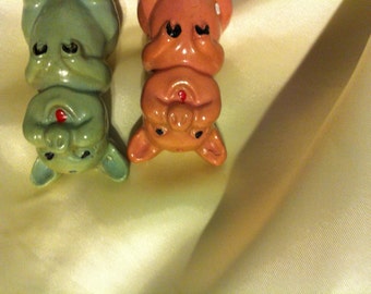 Vintage pig salt and pepper shakers , A pair of happy little pigs ...