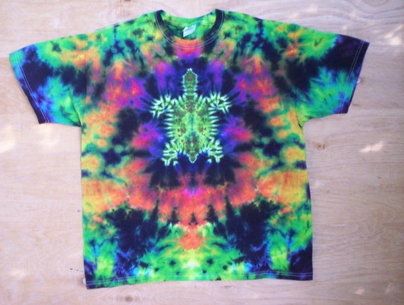 Turtle Tie Dye Size XL