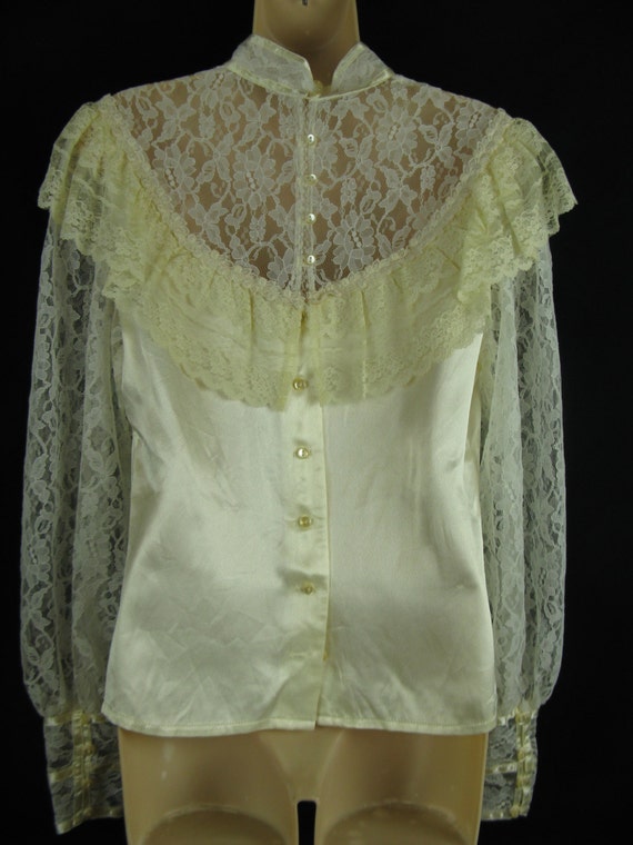 1970's gunnies ivory lace blouse. gunne sax victoriana