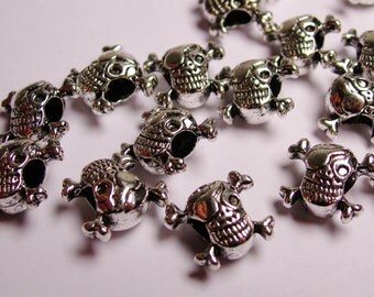 Pirate Skull beads- silver color - hypoallergenic- 12 pcs - drill sideway - big hole - Naz 10