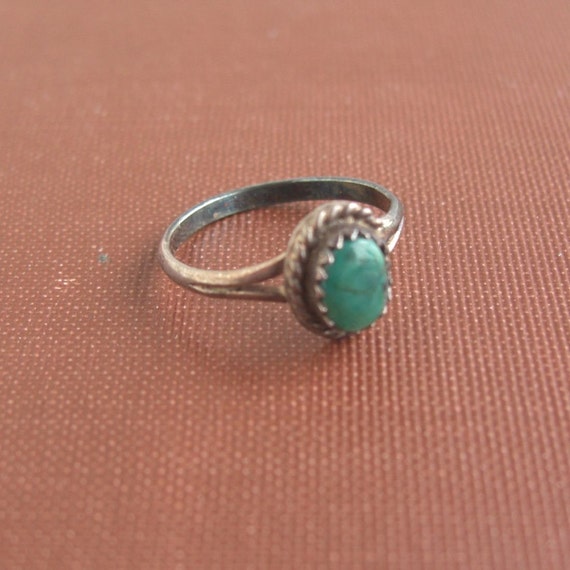 Vintage Sterling Silver & Green Stone Ring Size 6.25