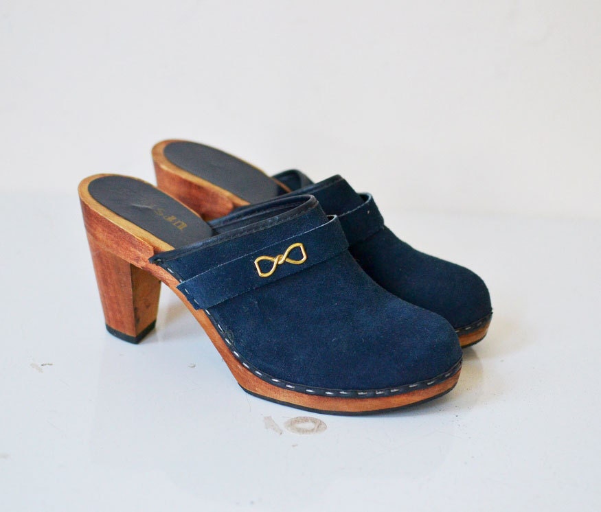 1970s Clogs / 70s Navy Blue Suede clogs by FemaleHysteria on Etsy