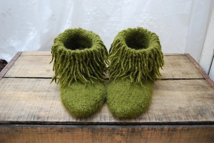 moonkoosa boots knitting pattern by TinyOwlKnitsPatterns on Etsy