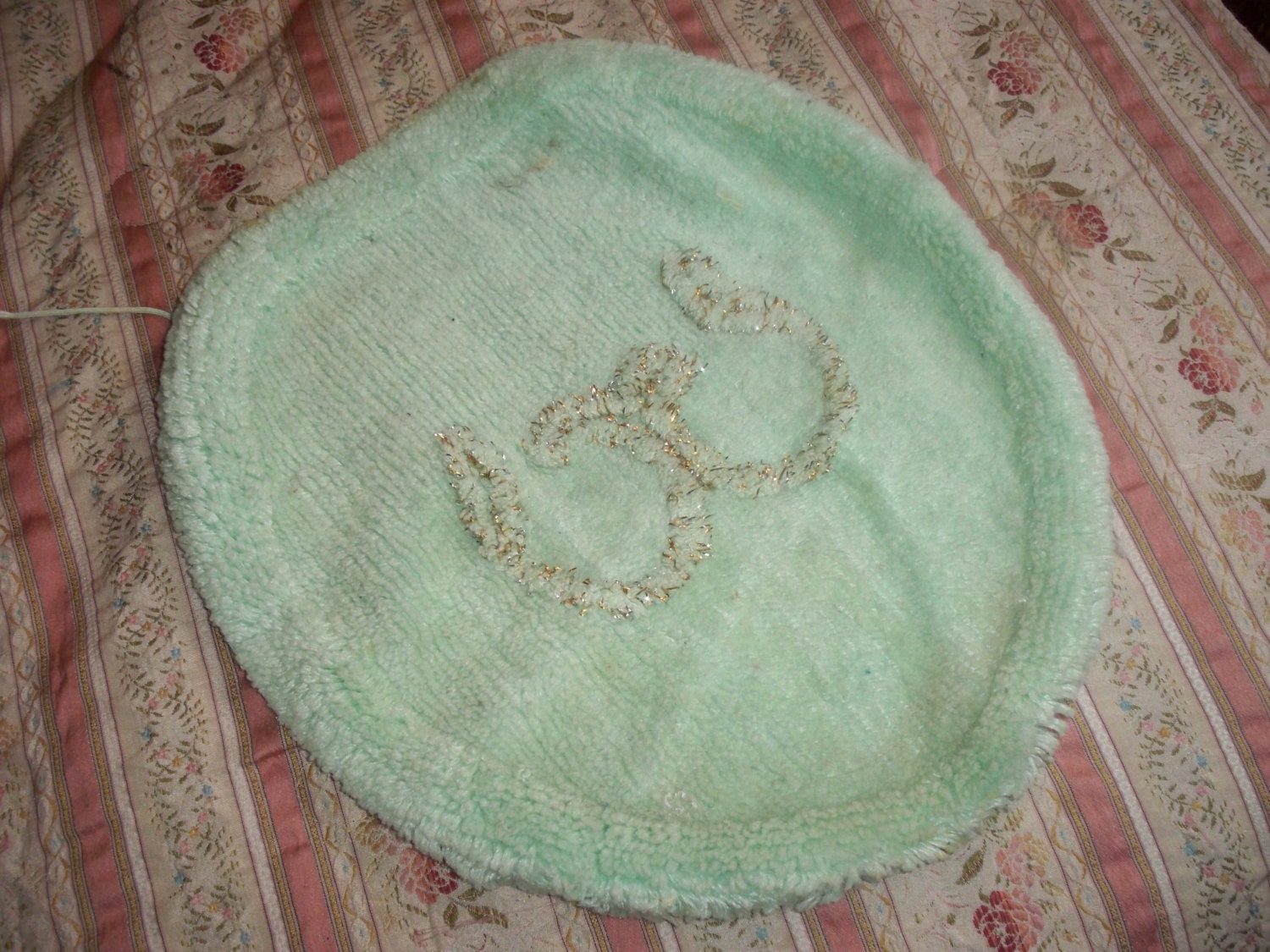 SALE Vintage Pale Green Toilet Seat Cover A48