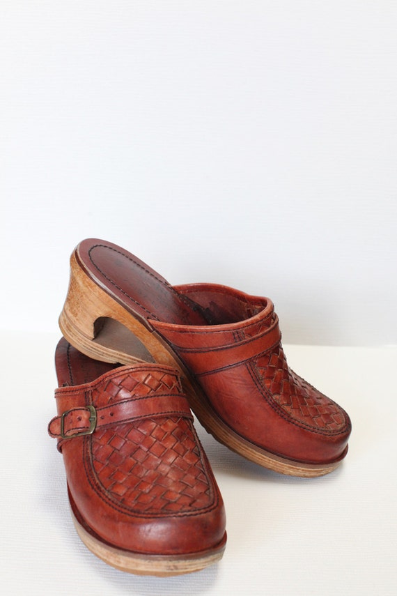 Women's size 6 brown leather clogs by thisvintagething on Etsy