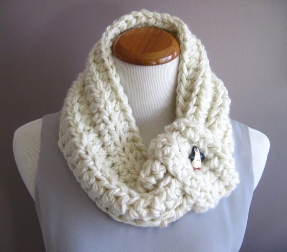 Chunky Bulky Button Crochet Neckwarmer Cowl: Off White with