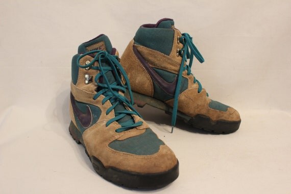 Vintage Womens Nike Hiking Boots Size 9 1/2 by suppliesofallkinds