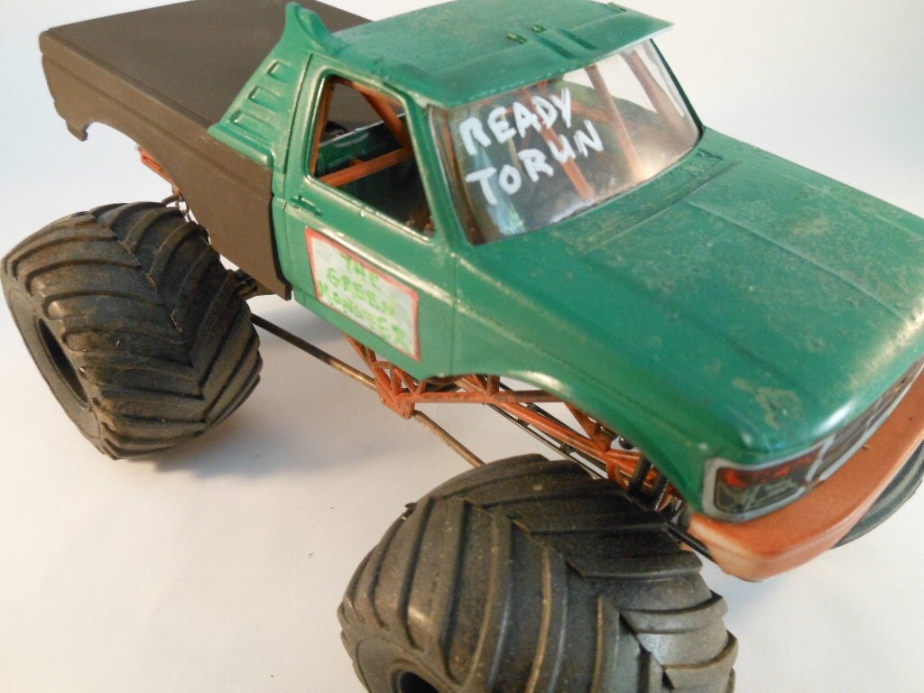 Ford 1/24 scale monster truck model car