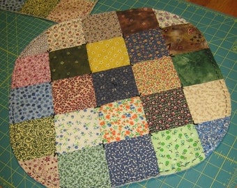 PATCHWork Lg VARIETY Scrappy 18" Round Double-Sided Table Mat Quilted Runner Candle Country FolkArt Primitive