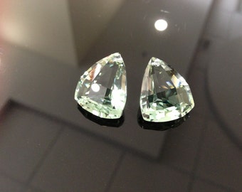 Beautiful pair of green amethyst, drilled top, size 16x19 mm