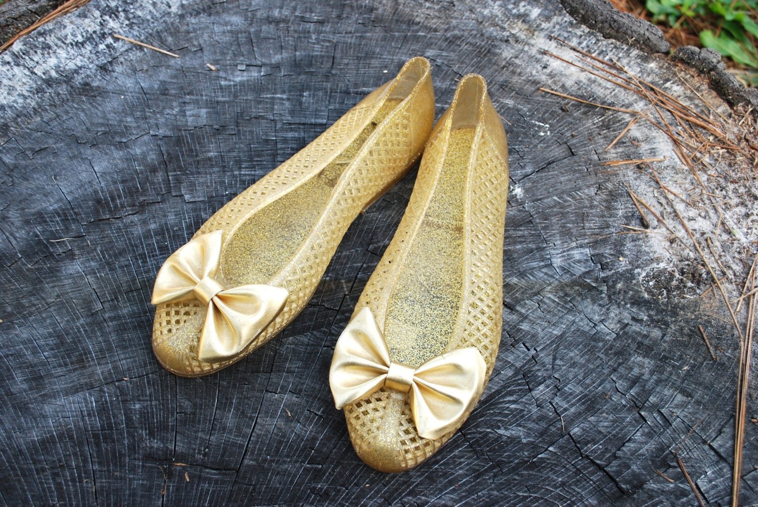 Vintage // 1990's Gold Jelly Sandals // Jellies with Bow