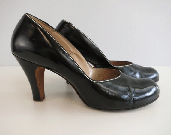 Vintage 1940s Heels / 40s Black Patent Leather by zestvintage