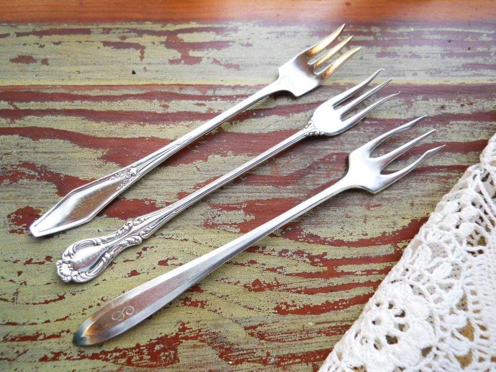 Sweet Antique Victorian Vintage Metropole Hotel Silver 1896, 1914, 1916 Mixed Set of Three