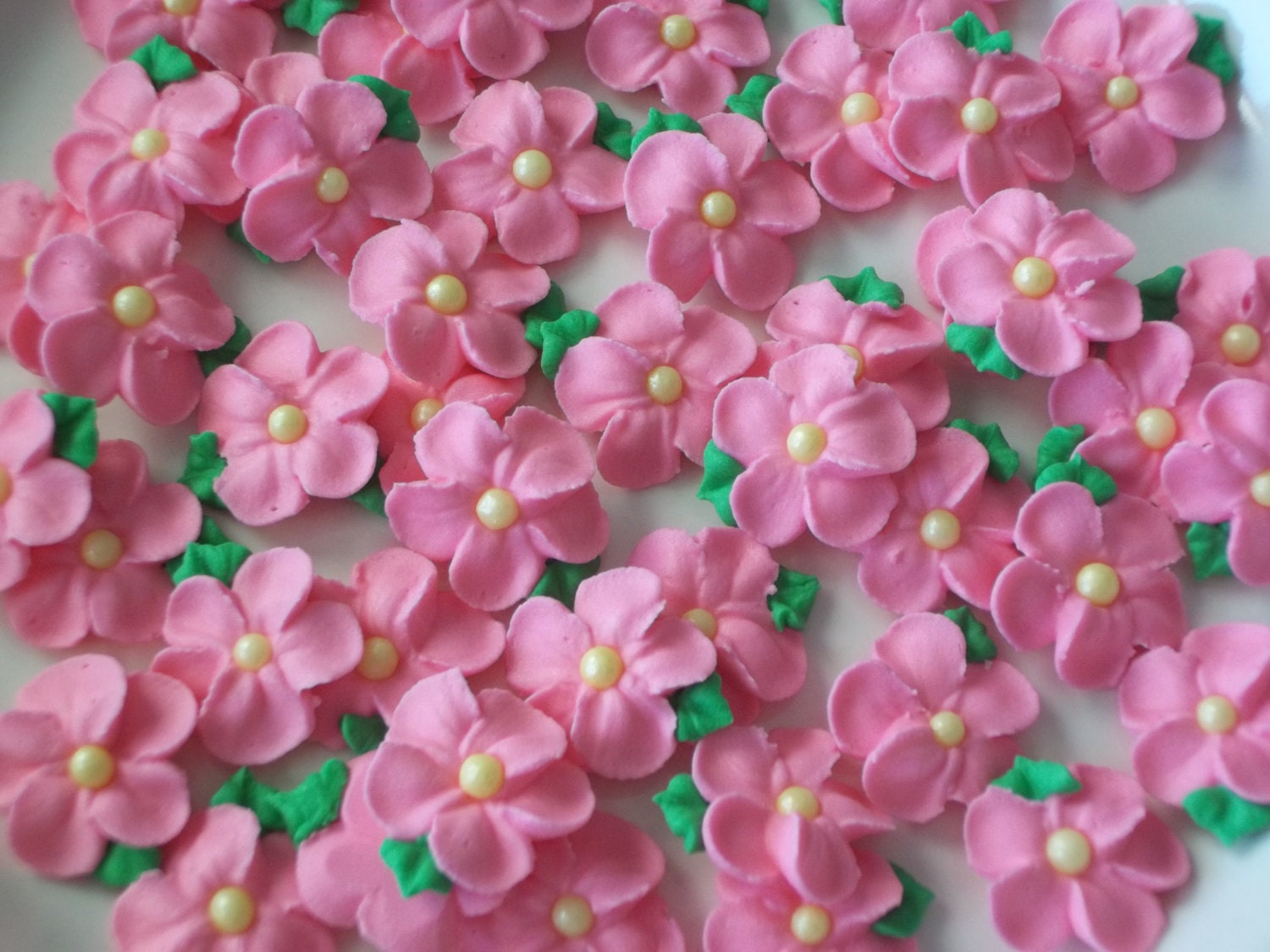 Small pink royal icing flowers with by SweetSarahsBoutique on Etsy