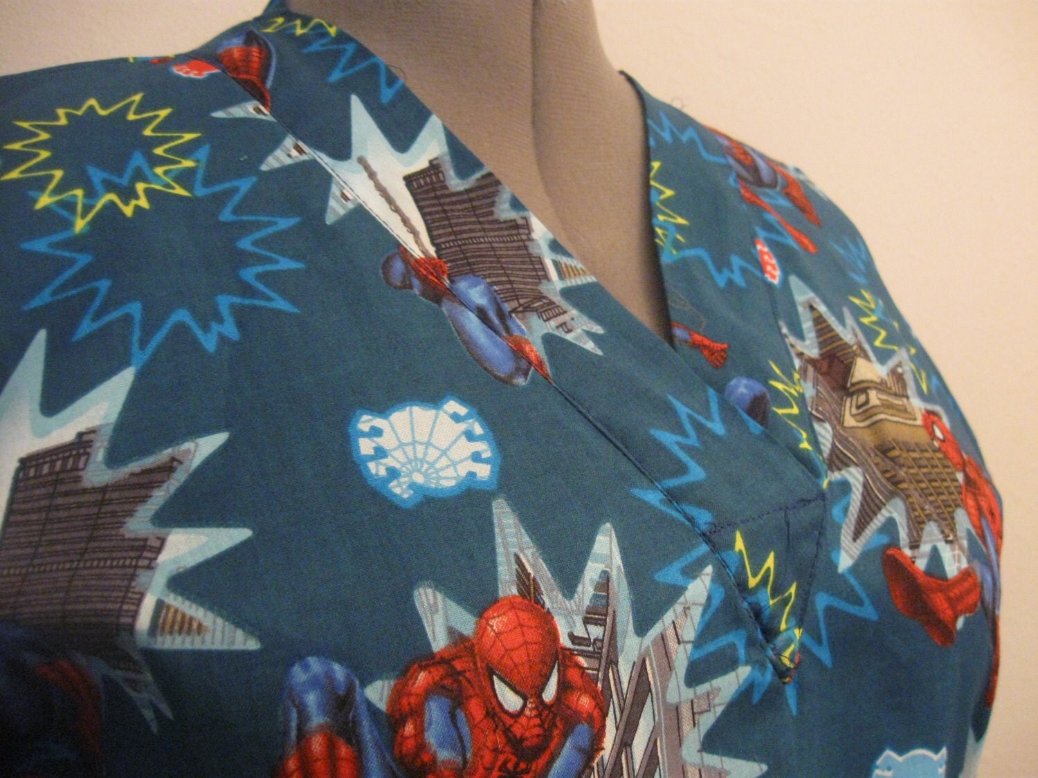 SPIDERMAN scrub top size large