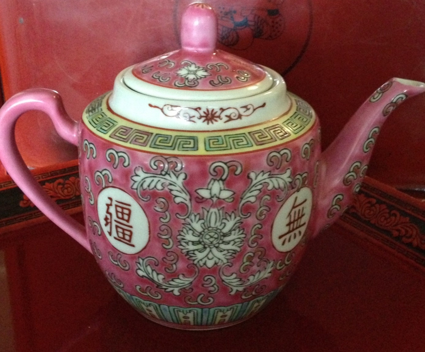 Vintage Asian tea pot . Famille Rose Chinese Tea Pot Qing