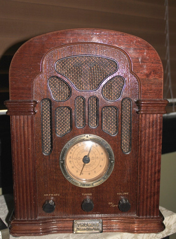 Vintage Thomas Collectors Edition Table Top Radio with