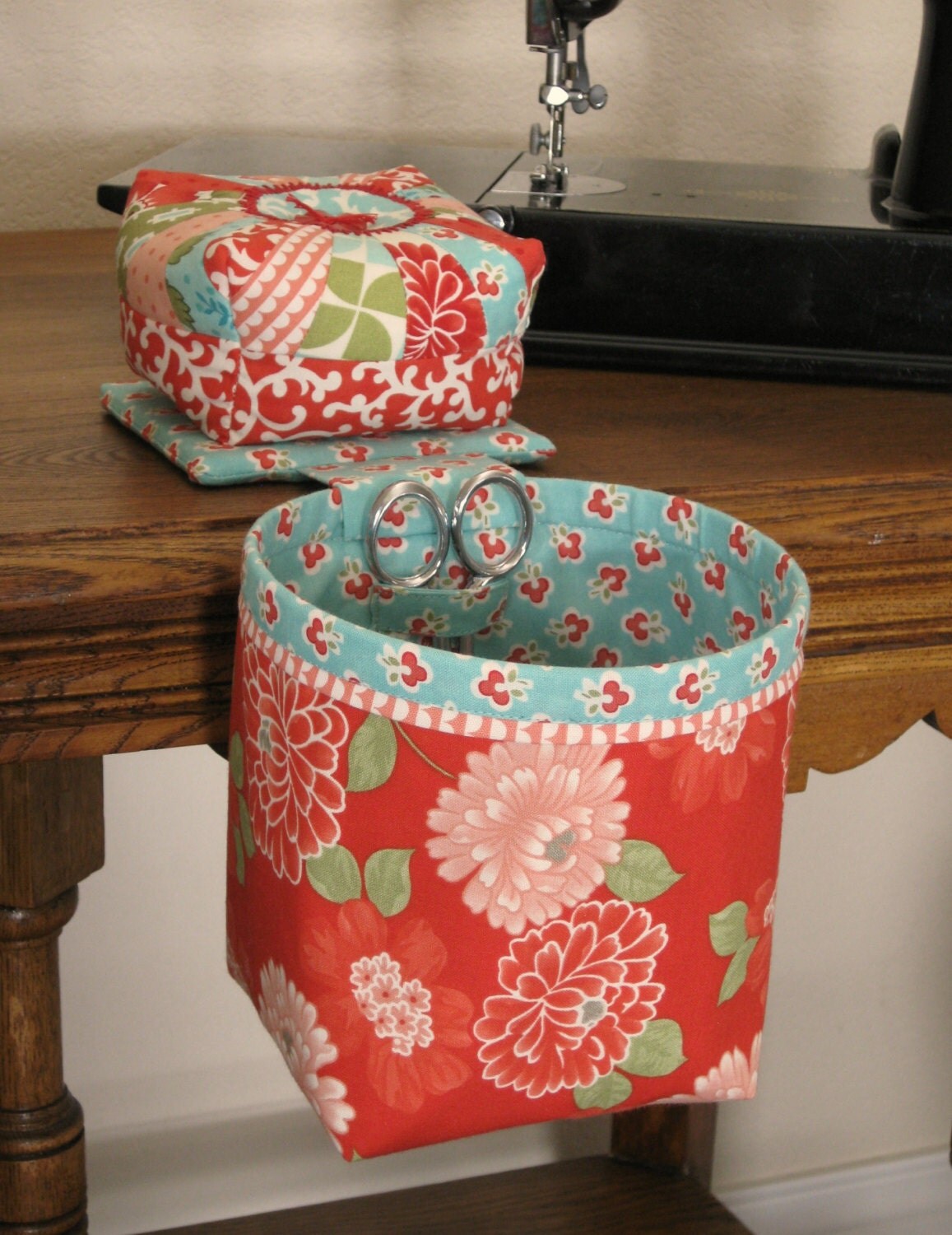 Sew In Style Thread Catcher with Detachable Pincushion