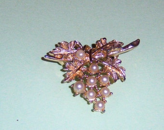 Small Signed Brooch. Grape Brooch. Emmons Brooch. Signed Grape Jewelry. Fruit Jewelry. Fruit Pin. 60s Faux Pearl Grapes.