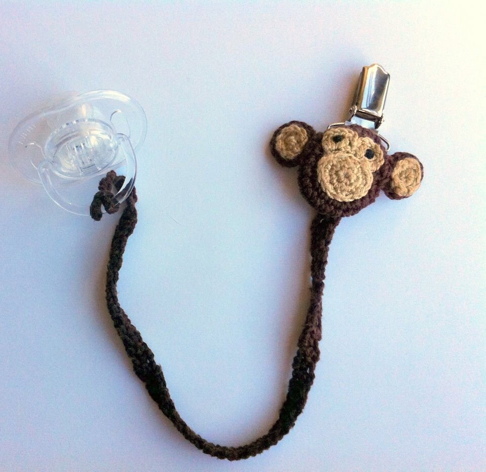Häkeln sie handarbeit monkey schnuller halter schnuller von leoyarn Lila und braun