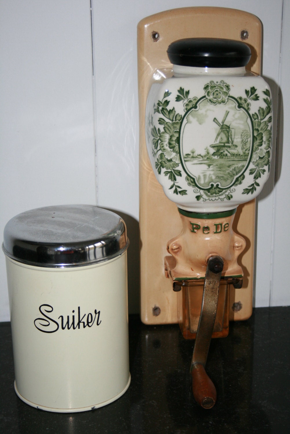 Pede wand koffiemolen met groen molenmotief door homiarticles