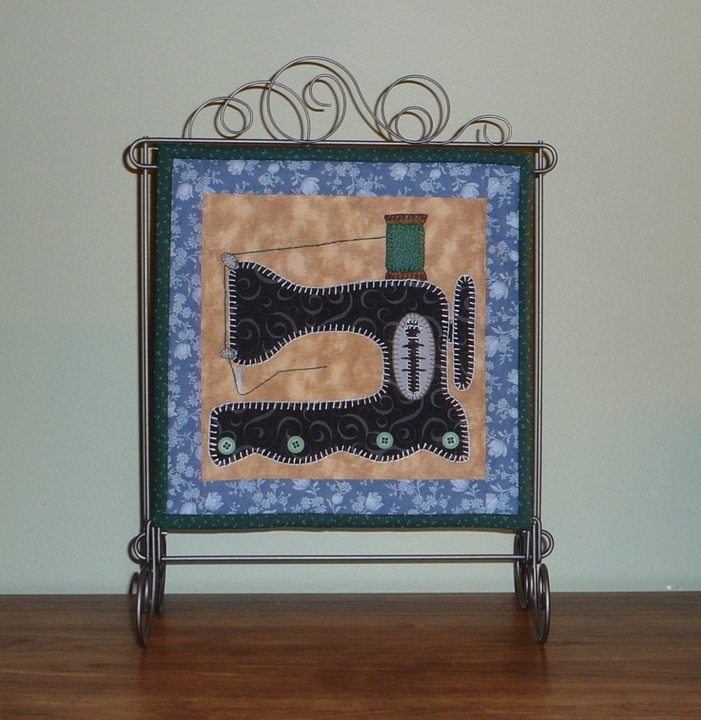 PDF Pattern for Antique Sewing Machine Mini Quilt Quilted