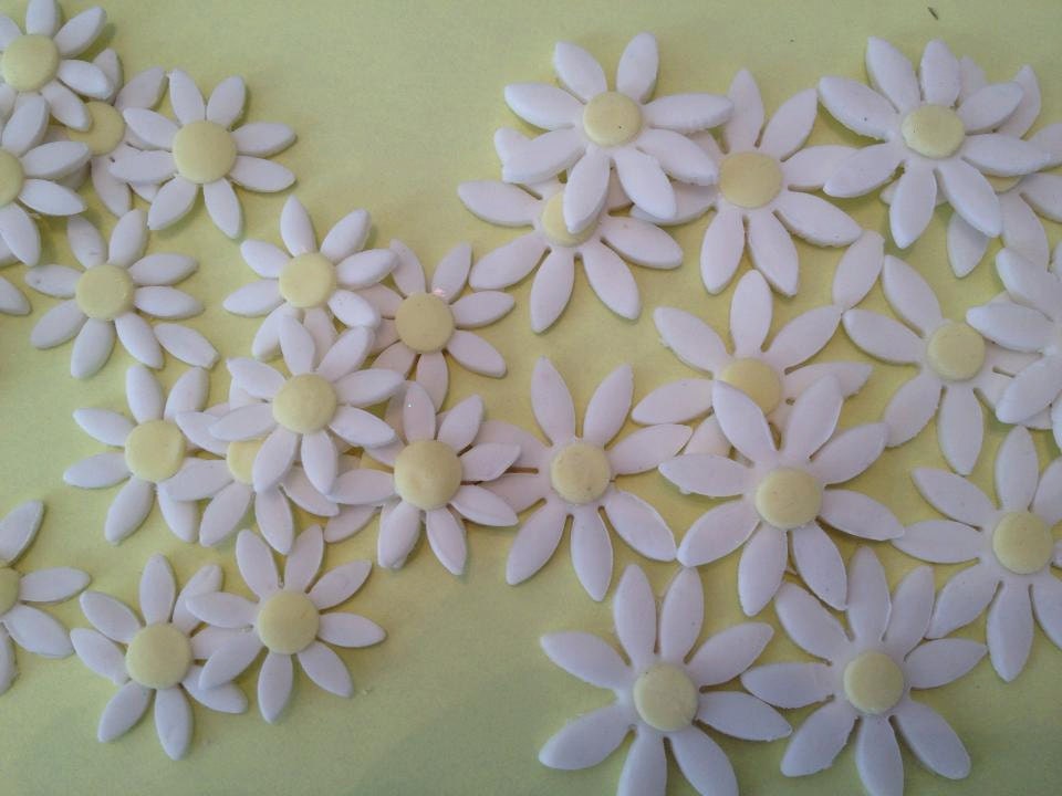 Fondant Daisy Flowers