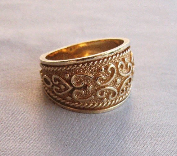 14k etruscan gold wedding rings