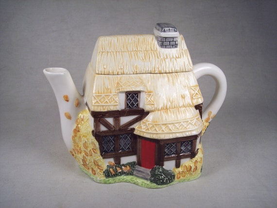 Ceramic Porcelain English Tudor Cottage, Hut, House Teapot