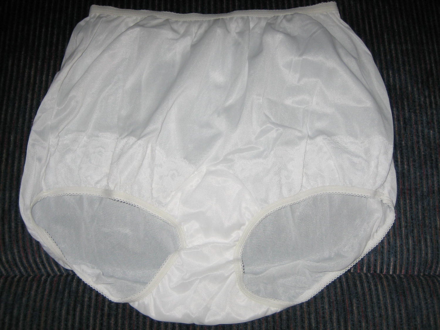 VINTAGE Nylon Lace DIXIE BELLE Panties Size 6 White