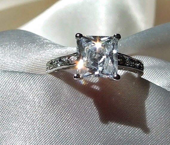 Wedding rings with square cut diamond