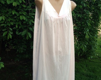 Vintage Vanity Fair Pink Nylon Antron Nightgown Ladies' Size Small